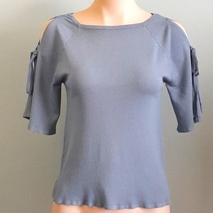 🅱️🅾️G🅾️ Cut out shoulders blueish grey blouse